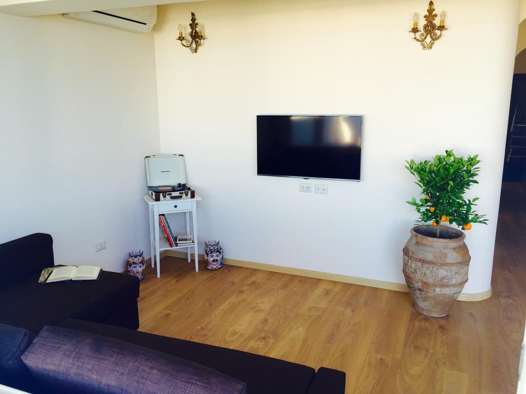 지아르디니낙소스 Solarium Achilles 아파트 외부 사진